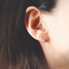 Load image into Gallery viewer, “fleurs”&lt;br&gt;Diamond Earrings&lt;br&gt;1552A
