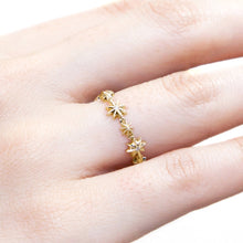 Load image into Gallery viewer, 1056A&lt;br&gt;- Snowflakes -&lt;br&gt;Diamond Chain-ring
