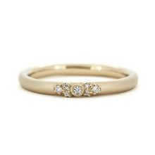 Load image into Gallery viewer, “SIRUSI”&lt;br&gt;Small Diamond Ring&lt;br&gt;729B
