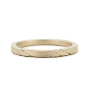 713A<br>“threads”<br>Medium Ring