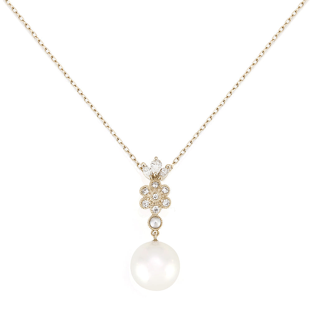 1221A<br>“ENTREMETS”<br>Akoya Pearl Necklace