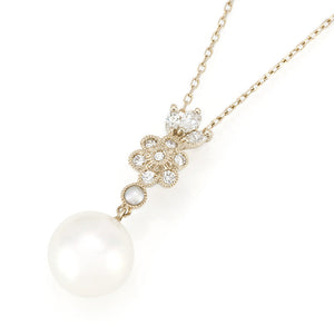 1221A<br>“ENTREMETS”<br>Akoya pearl necklace