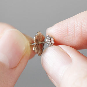 1488A<br>“Gardenia”<br>Diamond pierced-earrings