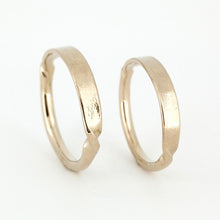 Load image into Gallery viewer, “ensemble”&lt;br&gt;Medium Ring&lt;br&gt;710A
